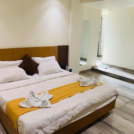 Shree Murlidhar Guest House Surat Exterior photo