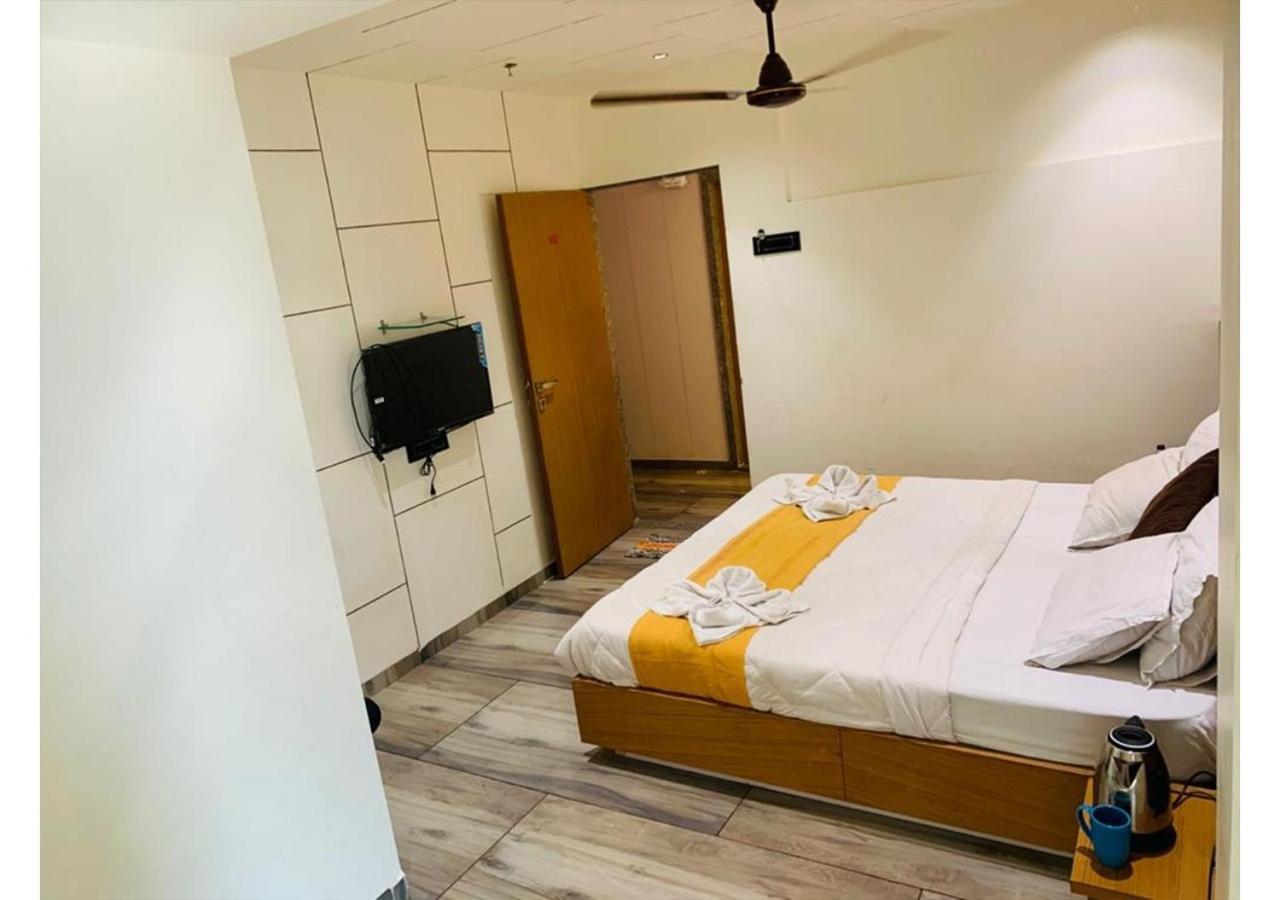 Shree Murlidhar Guest House Surat Exterior photo